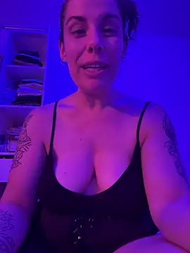 Snapshot of Lar0uch chatting on 02-22-25, 03:47 Lar0uch online show from 02-22-25, 03:47