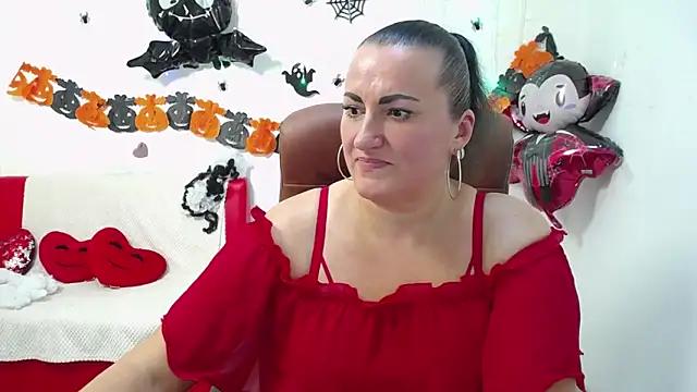 Snapshot of DianaMGG chatting on 10-24-25, 06:48 DianaMGG online show from 10-24-25, 06:48