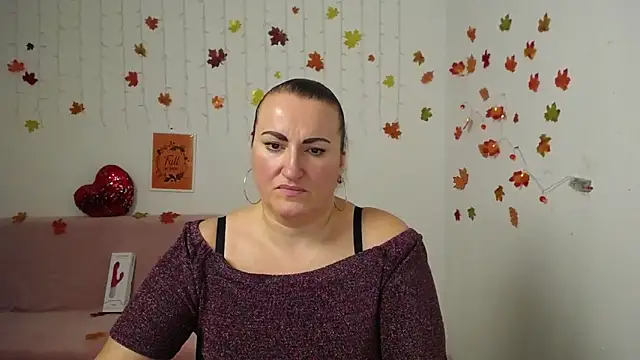 Snapshot of DianaMGG chatting on 11-17-25, 07:03 DianaMGG online show from 11-17-25, 07:03