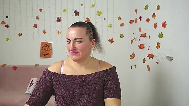 Snapshot of DianaMGG chatting on 11-22-25, 06:29 DianaMGG online show from 11-22-25, 06:29