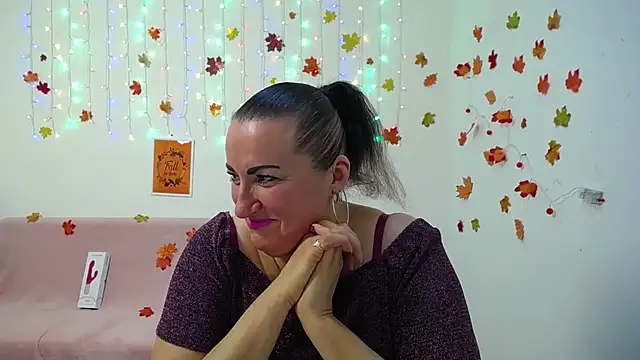 Snapshot of DianaMGG chatting on 11-25-25, 06:46 DianaMGG online show from 11-25-25, 06:46