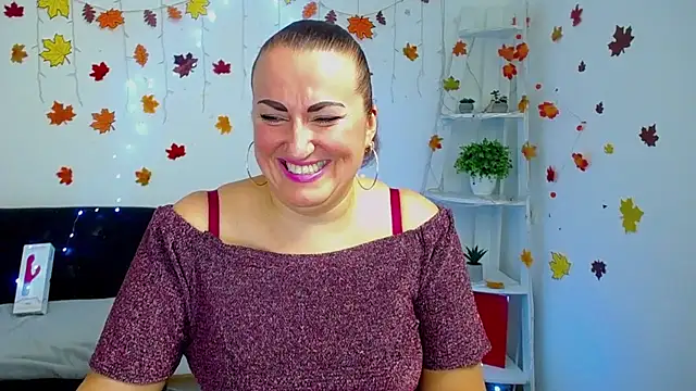 Snapshot of DianaMGG chatting on 12-02-25, 06:36 DianaMGG online show from 12-02-25, 06:36