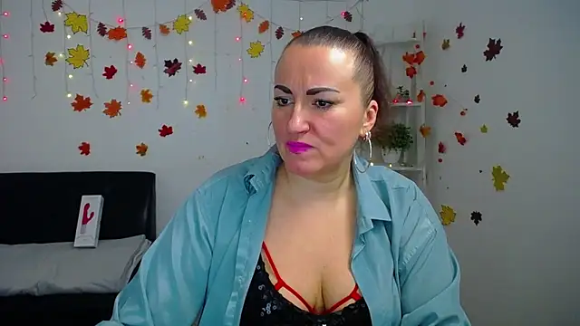 Snapshot of DianaMGG chatting on 12-03-25, 06:28 DianaMGG online show from 12-03-25, 06:28