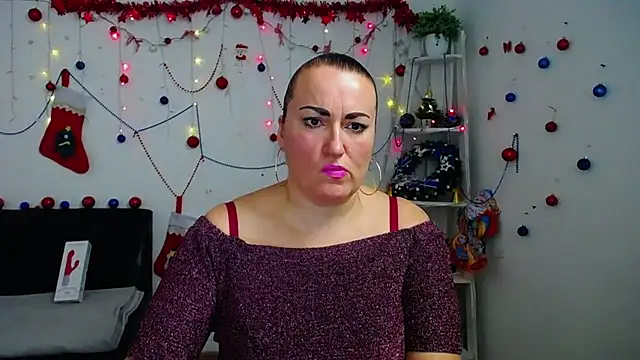 Snapshot of DianaMGG chatting on 12-05-25, 07:10 DianaMGG online show from 12-05-25, 07:10