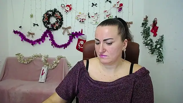 DianaMGG online show from 12-21-25, 06:26