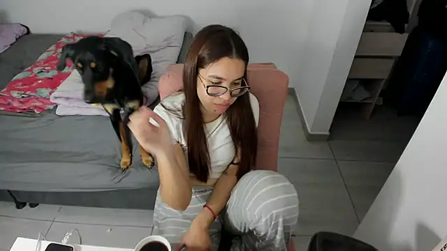 Snapshot of Greciaruiz_ chatting on 04-28-26, 02:27 Greciaruiz online show from 04-28-26, 02:27