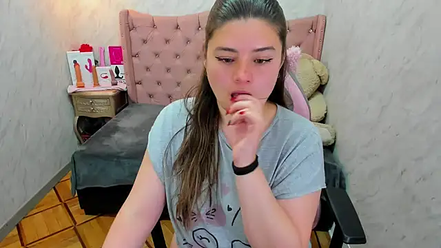 Snapshot of Lianngrace chatting on 11-04-25, 02:05 Lianngrace online show from 11-04-25, 02:05