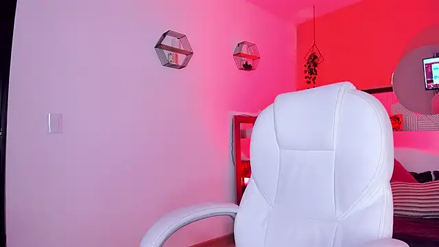 Bella walker  online show from 04-13-26, 08:47