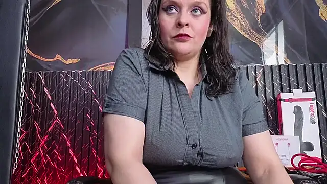 AmandaKovich online show from 11-18-25, 07:18