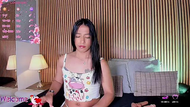 Snapshot of MichelleOwens chatting on 02-19-25, 08:20 MichelleOwens online show from 02-19-25, 08:20