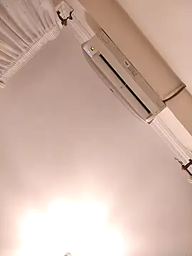 Snapshot of Loly2025 chatting on 09-20-25, 09:05 Loly2025 online show from 09-20-25, 09:05