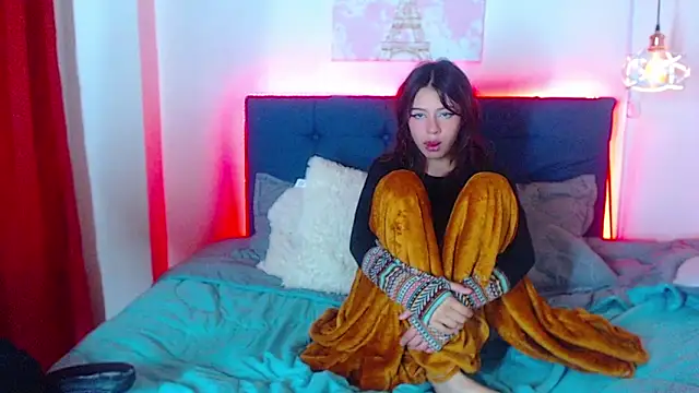 fyreandfox  online show from 03-06-25, 10:47