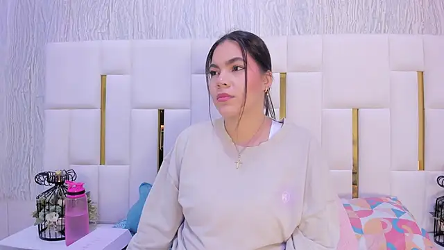 hillary uckerman  online show from 10-31-25, 09:54