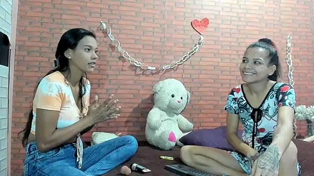 Snapshot of crazylatinagirls chatting on 03-08-25, 07:31 crazylatinagirls online show from 03-08-25, 07:31