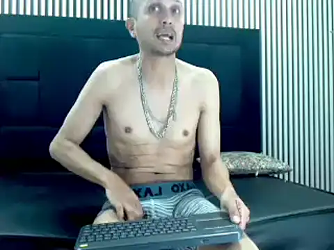 Snapshot of JhonTorres018 chatting on 02-18-25, 06:48 JhonTorres018 online show from 02-18-25, 06:48