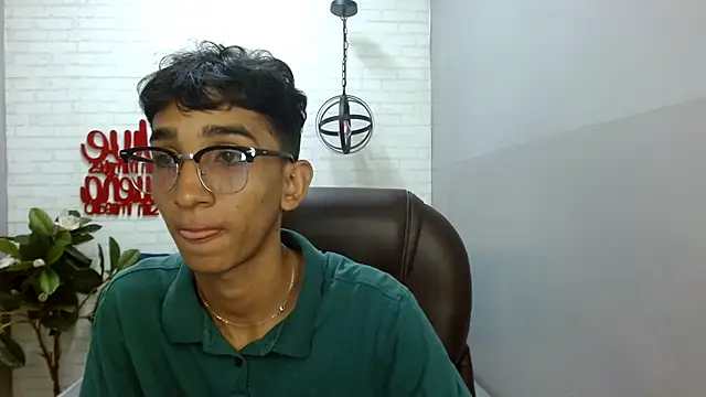 Snapshot of Martin_Linares chatting on 02-17-25, 02:37 Martin Linares online show from 02-17-25, 02:37