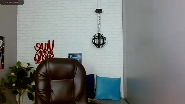 Snapshot of Martin_Linares chatting on 02-21-25, 04:48 Martin Linares online show from 02-21-25, 04:48