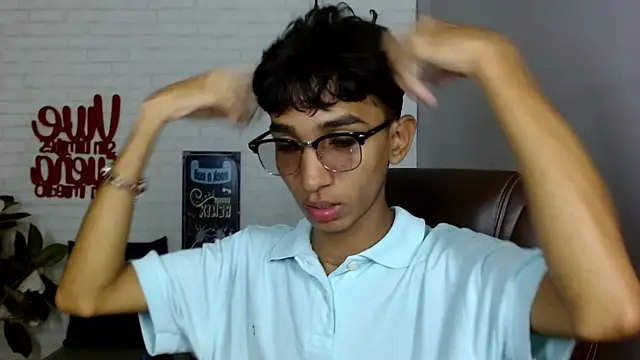 Snapshot of Martin_Linares chatting on 02-24-25, 01:42 Martin Linares online show from 02-24-25, 01:42