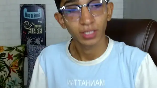 Snapshot of Martin_Linares chatting on 02-28-25, 01:36 Martin Linares online show from 02-28-25, 01:36