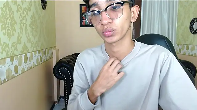 Snapshot of Martin_Linares chatting on 03-18-25, 01:31 Martin Linares online show from 03-18-25, 01:31