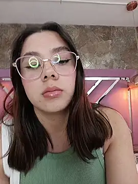 Snapshot of EmmaSulivan chatting on 05-11-26, 02:45 EmmaSulivan online show from 05-11-26, 02:45