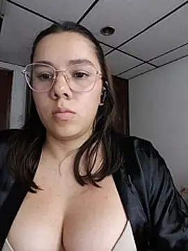 Snapshot of EmmaSulivan chatting on 07-11-26, 02:14 EmmaSulivan online show from 07-11-26, 02:14