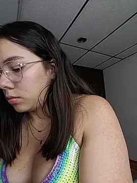 Snapshot of EmmaSulivan chatting on 07-14-26, 02:05 EmmaSulivan online show from 07-14-26, 02:05