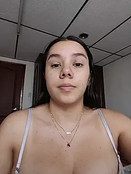 Snapshot of EmmaSulivan chatting on 07-16-26, 02:01 EmmaSulivan online show from 07-16-26, 02:01