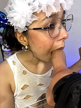 Emma Winslow online show from 11-22-25, 05:28