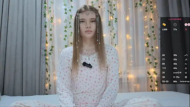 Snapshot of CarolinePepper chatting on 01-17-26, 02:00 CarolinePepper online show from 01-17-26, 02:00