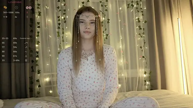 Snapshot of CarolinePepper chatting on 02-01-26, 02:15 CarolinePepper online show from 02-01-26, 02:15