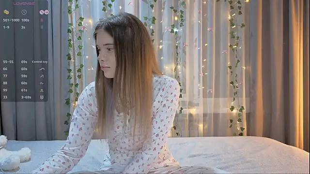 Snapshot of CarolinePepper chatting on 02-07-26, 02:10 CarolinePepper online show from 02-07-26, 02:10