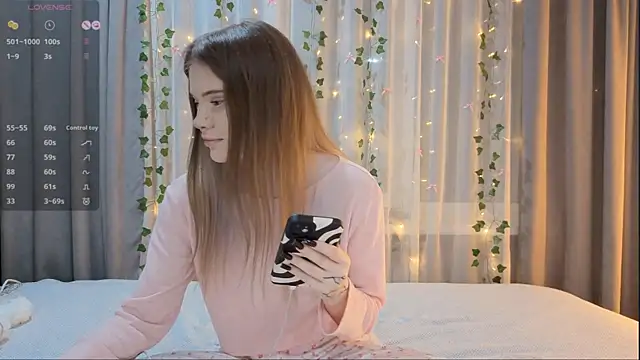 Snapshot of CarolinePepper chatting on 02-11-26, 02:11 CarolinePepper online show from 02-11-26, 02:11