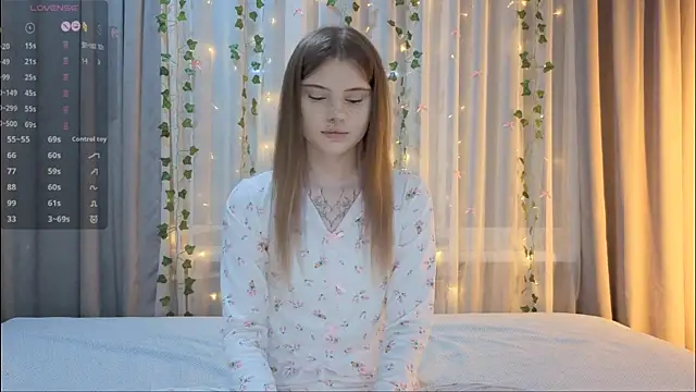 Snapshot of CarolinePepper chatting on 02-12-26, 02:12 CarolinePepper online show from 02-12-26, 02:12