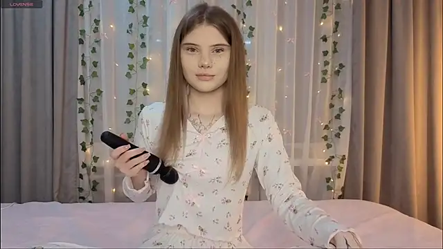 Snapshot of CarolinePepper chatting on 02-19-26, 01:40 CarolinePepper online show from 02-19-26, 01:40