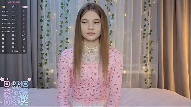 Snapshot of CarolinePepper chatting on 02-27-26, 01:55 CarolinePepper online show from 02-27-26, 01:55