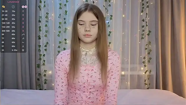 Snapshot of CarolinePepper chatting on 02-28-26, 01:45 CarolinePepper online show from 02-28-26, 01:45