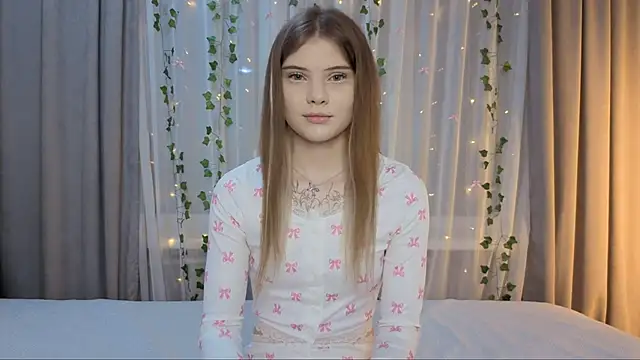 CarolinePepper online show from 04-04-26, 01:41