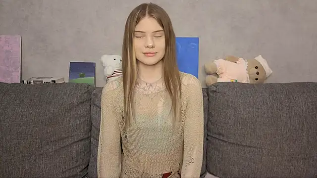 Snapshot of CarolinePepper chatting on 05-22-26, 01:28 CarolinePepper online show from 05-22-26, 01:28