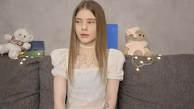 Snapshot of CarolinePepper chatting on 05-31-26, 01:18 CarolinePepper online show from 05-31-26, 01:18