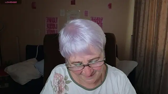 Snapshot of Sandra_Snowflake chatting on 05-07-26, 12:10 Sandra Snowflake online show from 05-07-26, 12:10