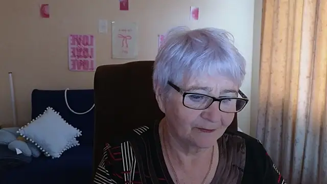Snapshot of Sandra_Snowflake chatting on 05-15-26, 04:08 Sandra Snowflake online show from 05-15-26, 04:08