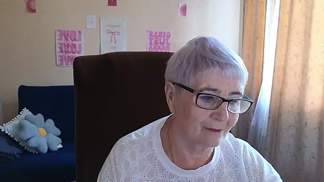 Snapshot of Sandra_Snowflake chatting on 05-21-26, 04:19 Sandra Snowflake online show from 05-21-26, 04:19