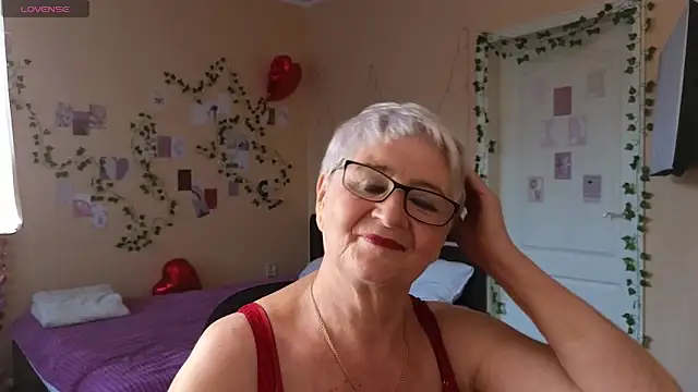 Snapshot of Sandra_Snowflake chatting on 06-03-26, 02:33 Sandra Snowflake online show from 06-03-26, 02:33