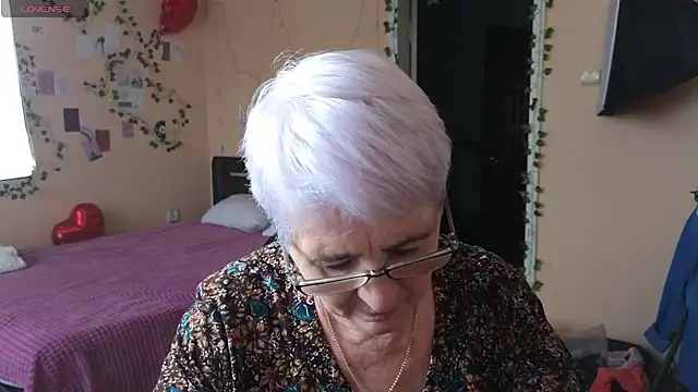 Snapshot of Sandra_Snowflake chatting on 06-05-26, 05:25 Sandra Snowflake online show from 06-05-26, 05:25