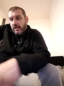 Snapshot of Hector87ZGB chatting on 02-17-25, 02:04 Hector87ZGB online show from 02-17-25, 02:04