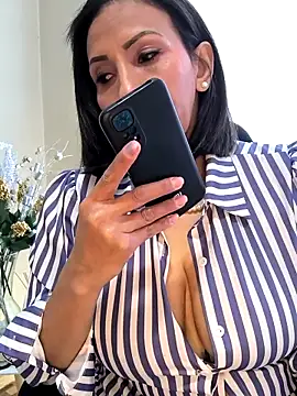 Mrsvictoriaaa online show from 12-18-25, 06:47