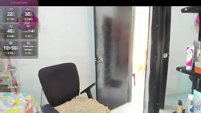 Snapshot of Ladyy_Sweet22 chatting on 09-28-25, 01:38 Ladyy Sweet22 online show from 09-28-25, 01:38