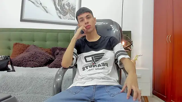 Snapshot of Johann_sex chatting on 02-07-26, 04:22 Johann sex online show from 02-07-26, 04:22