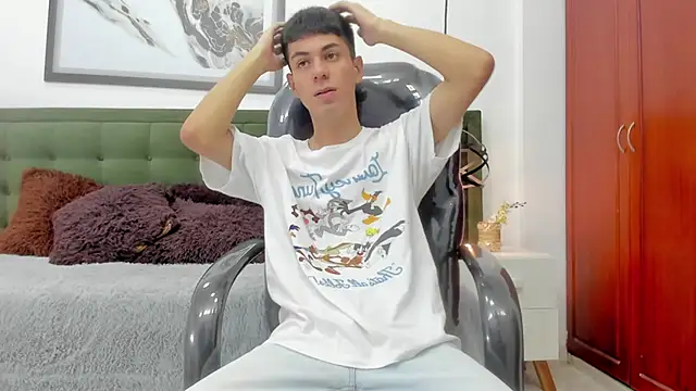 Snapshot of Johann_sex chatting on 02-11-26, 05:18 Johann sex online show from 02-11-26, 05:18